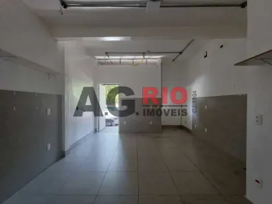 Ponto Comercial para alugar, 38m² no Vila Valqueire, Rio de Janeiro