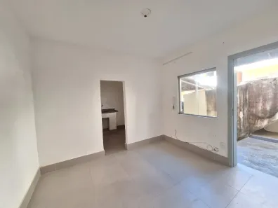 Casa com 2 Quartos para alugar, 40m² no Santa Tereza, Belo Horizonte