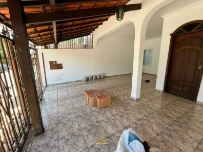 Casa com 3 Quartos para alugar, 300m² no Santa Inês, Betim