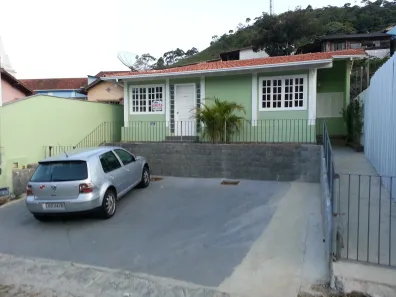 Casa com 2 Quartos para alugar, 65m² no Carangola, Petrópolis