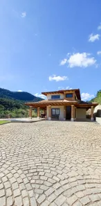 Casa com 4 Quartos para alugar, 266m² no Pedro do Rio, Petrópolis