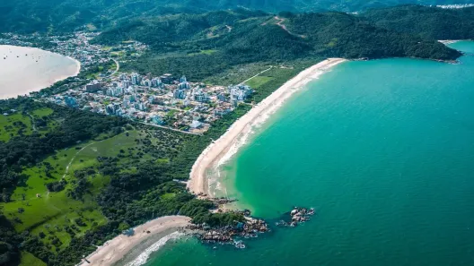 Apartamento com 3 Quartos para alugar, 90m² no Armação da Praia Grande, Governador Celso Ramos