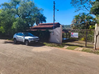 Fazenda/Sítio com 3 Quartos para alugar, 64m² no Condomínio Parque dos Cisnes, Goiânia