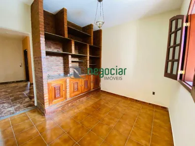 Casa com 3 Quartos para alugar, 200m² no Ingá, Betim