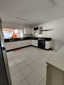 Casa com 4 Quartos para alugar, 280m² no Loteamento Portal do Sol II, Goiânia