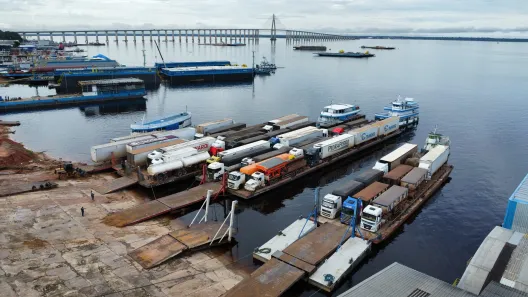 Galpão/Depósito/Armazém para alugar, 2500m² no Ponta Negra, Manaus