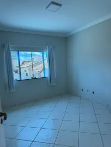 Casa de Condomínio com 4 Quartos para alugar, 253m² no Jardins Madri, Goiânia