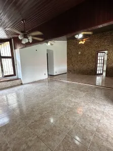 Casa com 4 Quartos para alugar, 227m² no Centro (Iguabinha), Araruama