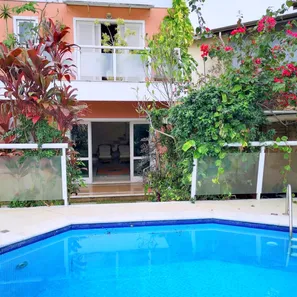 Casa com 2 Quartos para alugar, 200m² no Balneário Praia do Pernambuco, Guarujá