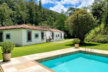 Casa com 4 Quartos para alugar, 6000m² no Cuiabá, Petrópolis