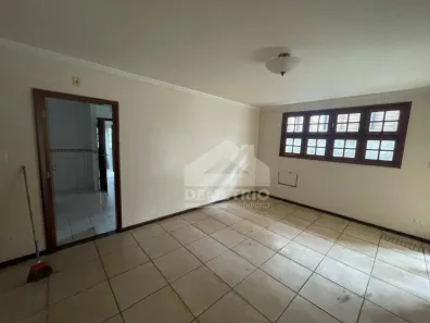 Casa de Condomínio com 3 Quartos para alugar, 400m² no Chácara Olaria, Taubaté