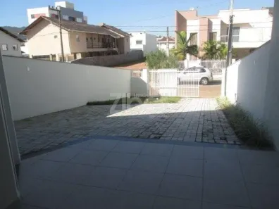 Sobrado com 3 Quartos para alugar, 125m² no Jardim Sofia, Joinville