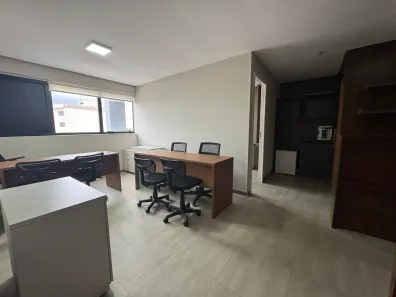 Sala Comercial com 4 Quartos para alugar, 60m² no Adrianópolis, Manaus