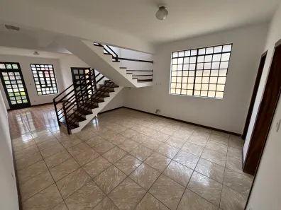 Casa com 3 Quartos para alugar, 150m² no Santa Lúcia, Betim