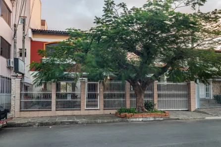 Sobrado com 4 Quartos à venda, 286m² no Vila Imbui, Cachoeirinha