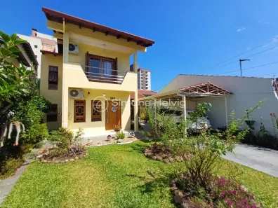 Sobrado com 4 Quartos à venda, 350m² no Centro, Guaíba