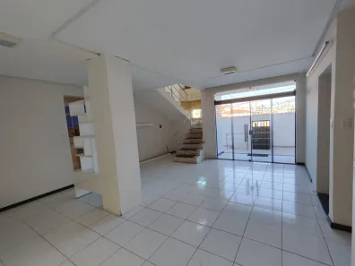 Casa com 6 Quartos para alugar, 195m² no Luzia, Aracaju