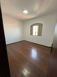 Casa com 3 Quartos para alugar, 300m² no Santa Inês, Betim