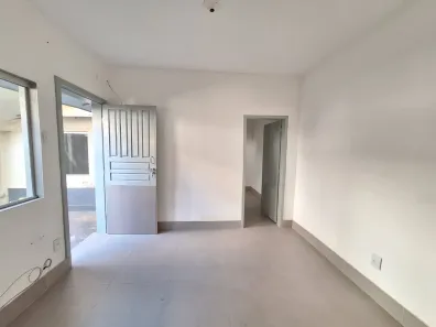 Casa com 2 Quartos para alugar, 40m² no Santa Tereza, Belo Horizonte