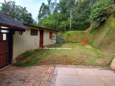 Casa de Condomínio com 3 Quartos para alugar, 120m² no Carangola, Petrópolis