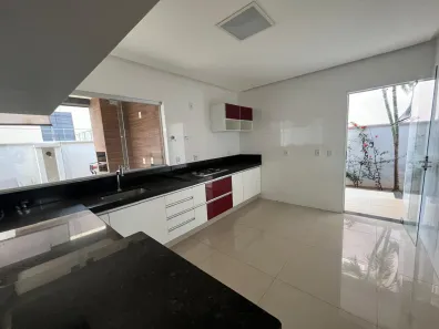 Casa de Condomínio com 3 Quartos para alugar, 208m² no Jardins Valência, Goiânia