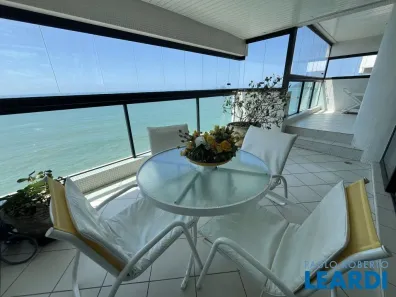Apartamento com 3 Quartos para alugar, 184m² no Pitangueiras, Guarujá