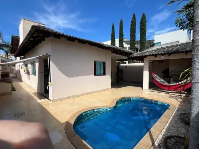 Casa com 3 Quartos para alugar, 180m² no Loteamento Portal do Sol I, Goiânia