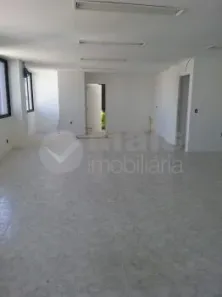 Sala Comercial à venda, 200m² no Stiep, Salvador
