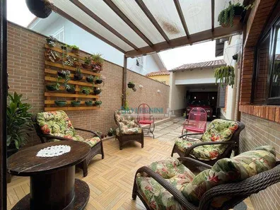 Sobrado com 4 Quartos à venda, 360m² no Vila Imbui, Cachoeirinha