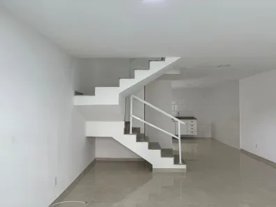 Sobrado com 2 Quartos para alugar, 100m² no Recreio dos Bandeirantes, Rio de Janeiro