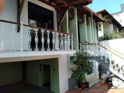 Casa com 5 Quartos à venda, 270m² no São José, Belo Horizonte