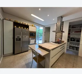 Casa de Condomínio com 4 Quartos para alugar, 420m² no Jardim Florença, Goiânia