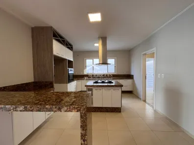 Sobrado com 3 Quartos à venda, 248m² no Castelo, Tremembé