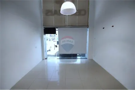 Ponto Comercial para alugar, 80m² no Candelária, Natal