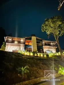 Casa com 5 Quartos para venda ou aluguel, 1060m² no Samambaia, Petrópolis