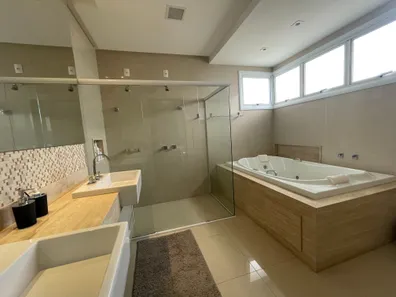 Sobrado com 4 Quartos para alugar, 550m² no Jardins Valência, Goiânia