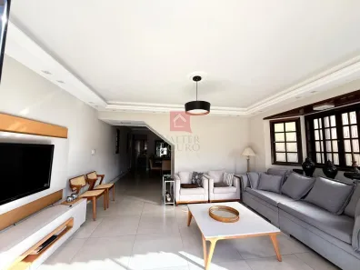 Casa com 3 Quartos para alugar, 200m² no Carangola, Petrópolis