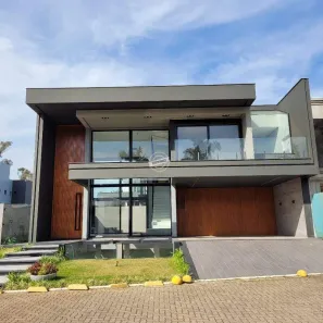 Sobrado com 3 Quartos à venda, 373m² no Distrito Industrial, Cachoeirinha