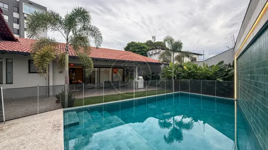 Casa de Condomínio com 5 Quartos à venda, 500m² no Adrianópolis, Manaus