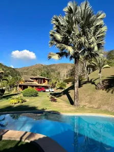 Casa de Condomínio com 5 Quartos para alugar, 300m² no Pedro do Rio, Petrópolis