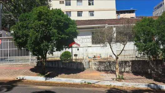 Casa com 5 Quartos à venda, 353m² no São Lucas, Belo Horizonte