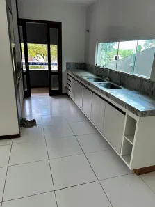Casa de Condomínio com 5 Quartos para alugar, 350m² no Alphaville (Abrantes), Camaçari