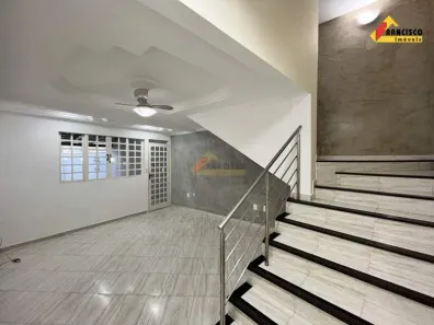 Casa com 3 Quartos para alugar, 184m² no São José, Divinópolis