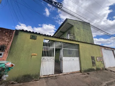 Sobrado com 8 Quartos à venda, 400m² no Condomínio Privê Lucena Roriz, Brasília