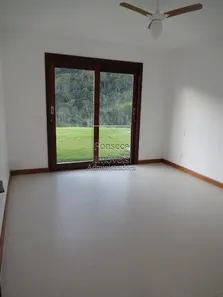 Casa de Condomínio com 3 Quartos para alugar, 320m² no Pedro do Rio, Petrópolis