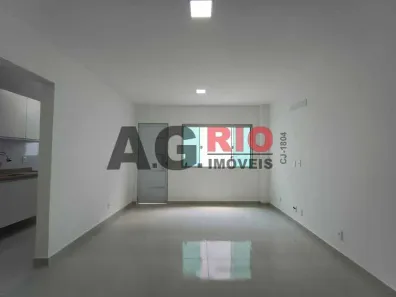 Casa de Condomínio com 2 Quartos para alugar, 75m² no Vila Valqueire, Rio de Janeiro