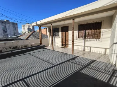Casa com 2 Quartos para alugar, 80m² no Vila Martins, Carapicuíba