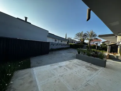 Casa de Condomínio com 4 Quartos para venda ou aluguel, 600m² no Independência, Taubaté