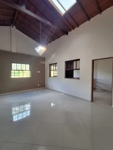 Casa de Condomínio com 3 Quartos para alugar, 200m² no Carangola, Petrópolis