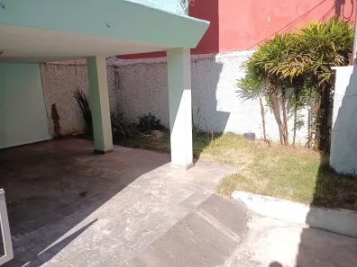 Casa com 4 Quartos para alugar, 200m² no Santa Tereza, Belo Horizonte